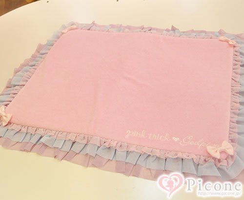 Pink Trick Lifestyle Dog Godpiva フリルカフェマット ドッググッズ 通販 販売 プードルごはんの Picone ピコネ