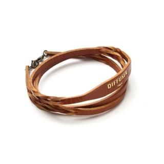 <img class='new_mark_img1' src='//img.shop-pro.jp/img/new/icons1.gif' style='border:none;display:inline;margin:0px;padding:0px;width:auto;' />DIFFUSER / グラスコード / TWISTED LEATHER SOFT BRACECODE / orenge(オレンジ) / メガネコード / ブレスコード / 本革 / 日本製
