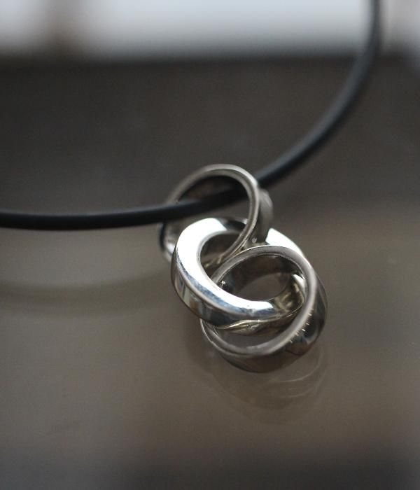 <img class='new_mark_img1' src='//img.shop-pro.jp/img/new/icons5.gif' style='border:none;display:inline;margin:0px;padding:0px;width:auto;' />【MARUCO】 THREE-RINGS NECKLACE