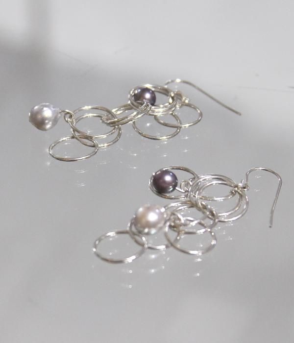 <img class='new_mark_img1' src='//img.shop-pro.jp/img/new/icons5.gif' style='border:none;display:inline;margin:0px;padding:0px;width:auto;' />【MARUCO】 PEARL+CIRCLE PIERCED EARRINGS