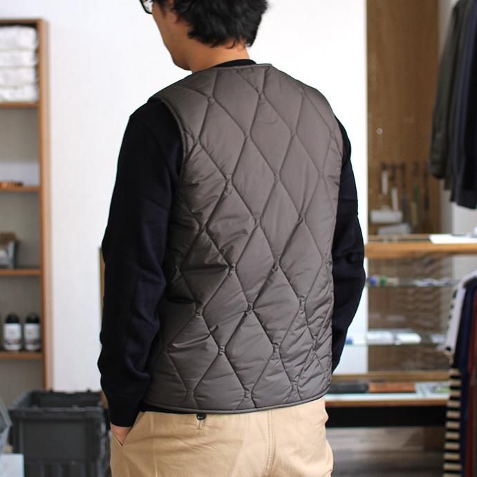 107226174 STILL BY HAND / シンサレート中綿入りリバーシブルベスト VE0363 - 全2色 02
