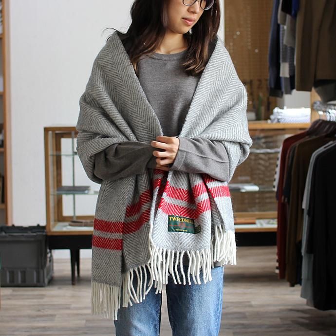 TWEEDMILL TWEEDMILL / ウール ヘリンボーンブランケット - ライン グレー×レッド<img class='new_mark_img2' src='//img.shop-pro.jp/img/new/icons47.gif' style='border:none;display:inline;margin:0px;padding:0px;width:auto;' /> 02