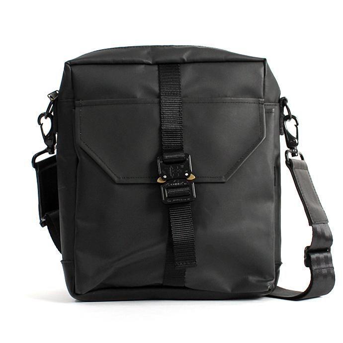 DEFY Defender Day Tripper ショルダーバッグ 全6素材<img class='new_mark_img2' src='//img.shop-pro.jp/img/new/icons47.gif' style='border:none;display:inline;margin:0px;padding:0px;width:auto;' /> 01