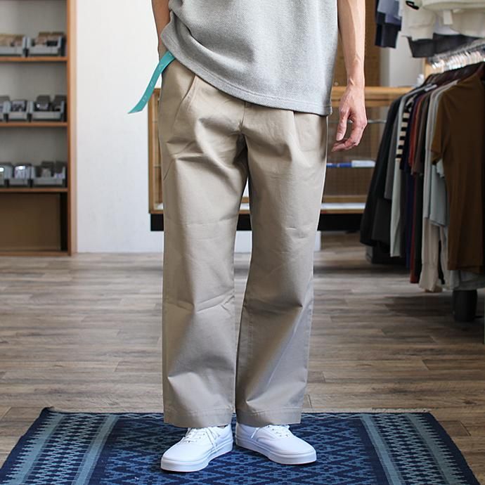 116246659 RICCARDO METHA / One Tuck Wide Trousers ワンタック ワイドパンツ - Dragon Twill Beige<img class='new_mark_img2' src='//img.shop-pro.jp/img/new/icons47.gif' style='border:none;display:inline;margin:0px;padding:0px;width:auto;' /> 02