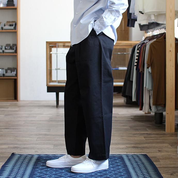 116246906 RICCARDO METHA / One Tuck Wide Trousers ワンタック ワイドパンツ- Dragon Twill Dark Navy<img class='new_mark_img2' src='//img.shop-pro.jp/img/new/icons47.gif' style='border:none;display:inline;margin:0px;padding:0px;width:auto;' /> 02