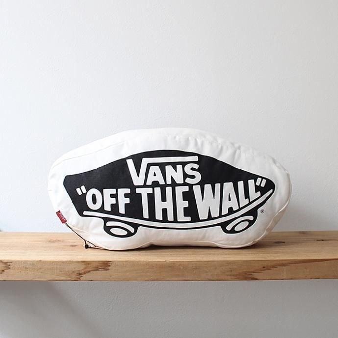 VANS SK8 OTW Bandana Cushion ヴァンズ ロゴクッション - Black<img class='new_mark_img2' src='//img.shop-pro.jp/img/new/icons47.gif' style='border:none;display:inline;margin:0px;padding:0px;width:auto;' /> 01