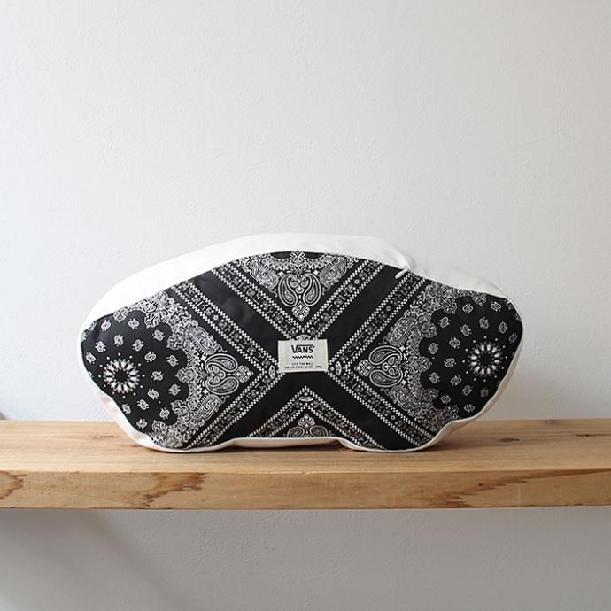 VANS SK8 OTW Bandana Cushion ヴァンズ ロゴクッション - Black<img class='new_mark_img2' src='//img.shop-pro.jp/img/new/icons47.gif' style='border:none;display:inline;margin:0px;padding:0px;width:auto;' /> 02