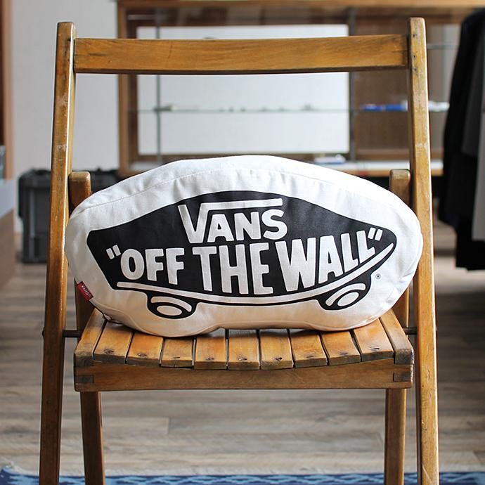 VANS SK8 OTW Bandana Cushion ヴァンズ ロゴクッション - Black<img class='new_mark_img2' src='//img.shop-pro.jp/img/new/icons47.gif' style='border:none;display:inline;margin:0px;padding:0px;width:auto;' /> 02