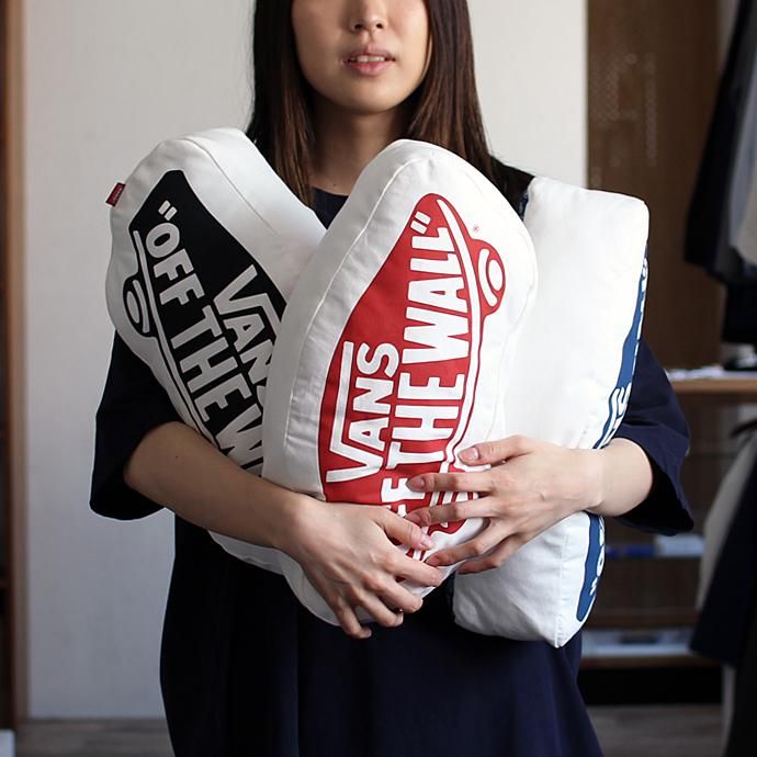 VANS SK8 OTW Bandana Cushion ヴァンズ ロゴクッション - Navy<img class='new_mark_img2' src='//img.shop-pro.jp/img/new/icons47.gif' style='border:none;display:inline;margin:0px;padding:0px;width:auto;' /> 02