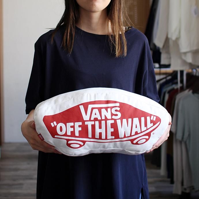 VANS SK8 OTW Bandana Cushion ヴァンズ ロゴクッション - Red<img class='new_mark_img2' src='//img.shop-pro.jp/img/new/icons47.gif' style='border:none;display:inline;margin:0px;padding:0px;width:auto;' /> 02