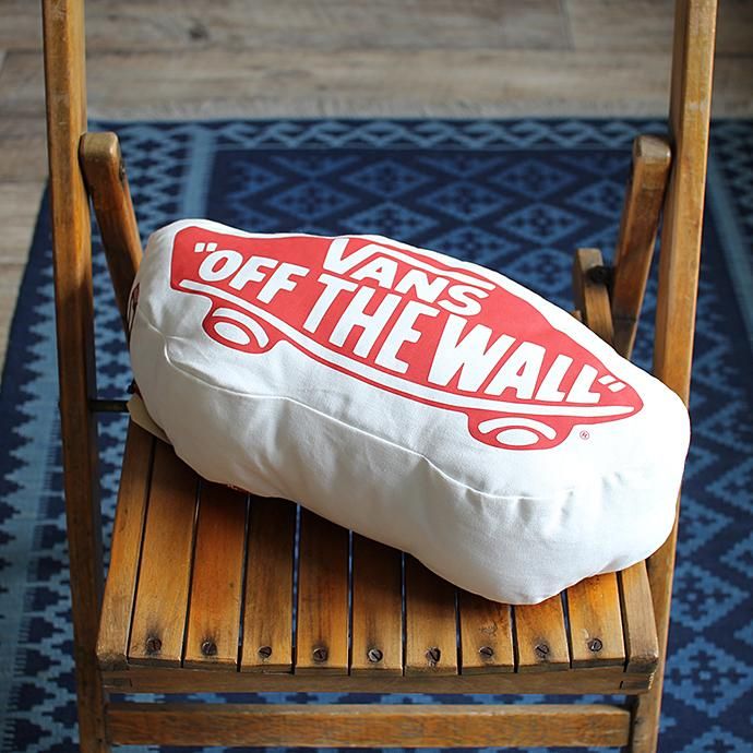 VANS SK8 OTW Bandana Cushion ヴァンズ ロゴクッション - Red<img class='new_mark_img2' src='//img.shop-pro.jp/img/new/icons47.gif' style='border:none;display:inline;margin:0px;padding:0px;width:auto;' /> 02
