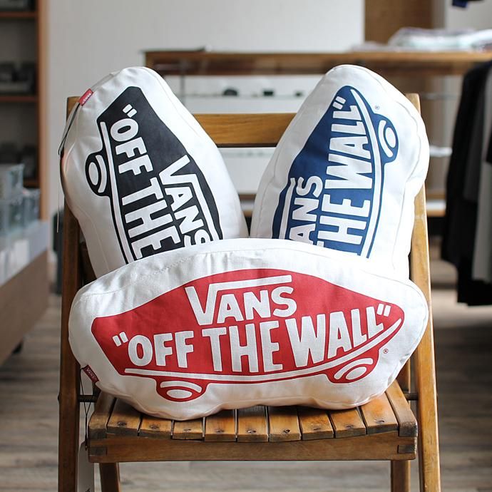 VANS SK8 OTW Bandana Cushion ヴァンズ ロゴクッション - Red<img class='new_mark_img2' src='//img.shop-pro.jp/img/new/icons47.gif' style='border:none;display:inline;margin:0px;padding:0px;width:auto;' /> 02