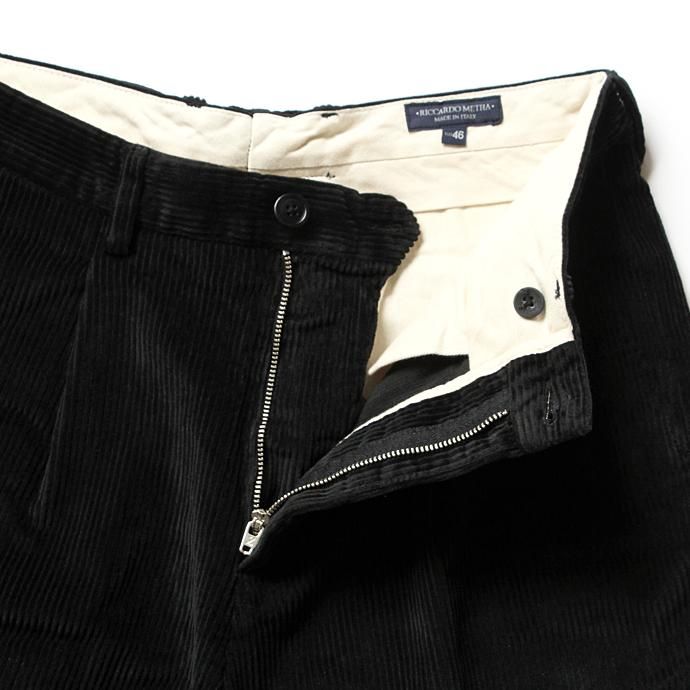 122332320 RICCARDO METHA / One Tuck Wide Trousers Corduroy コーデュロイ ワンタック ワイドパンツ - Black<img class='new_mark_img2' src='//img.shop-pro.jp/img/new/icons47.gif' style='border:none;display:inline;margin:0px;padding:0px;width:auto;' /> 02