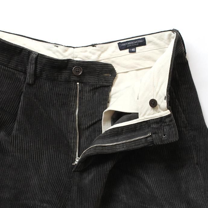 124650064 RICCARDO METHA / One Tuck Wide Trousers Corduroy コーデュロイ ワンタック ワイドパンツ - Grey<img class='new_mark_img2' src='//img.shop-pro.jp/img/new/icons47.gif' style='border:none;display:inline;margin:0px;padding:0px;width:auto;' /> 02