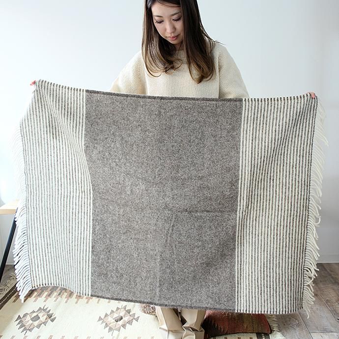 124739424 Silkeborg Plaids(シルケボー・プレイド) / ウール ニーラグ DANAJA - 0107 ブラウン<img class='new_mark_img2' src='//img.shop-pro.jp/img/new/icons47.gif' style='border:none;display:inline;margin:0px;padding:0px;width:auto;' /> 02