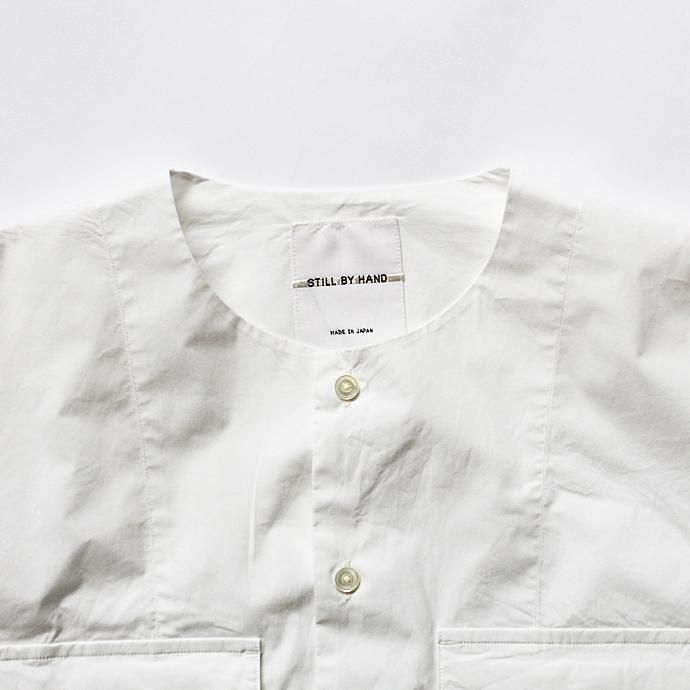 STILL BY HAND ダブルポケット ストレッチシャツ SH0581 - ホワイト<img class='new_mark_img2' src='//img.shop-pro.jp/img/new/icons47.gif' style='border:none;display:inline;margin:0px;padding:0px;width:auto;' /> 02