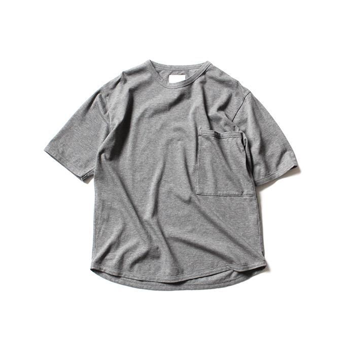 STILL BY HAND 鹿の子 ビッグポケットTシャツ CS0482 - Grey<img class='new_mark_img2' src='//img.shop-pro.jp/img/new/icons47.gif' style='border:none;display:inline;margin:0px;padding:0px;width:auto;' /> 01