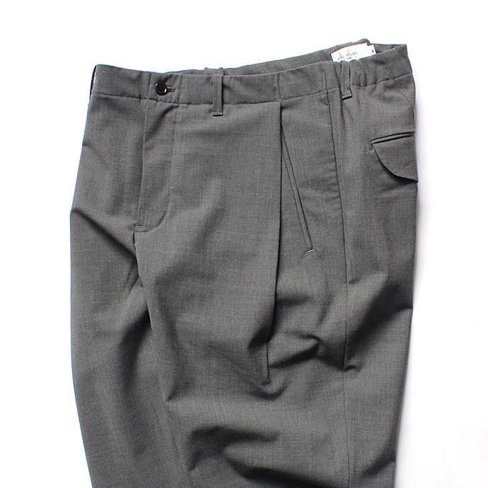 135509411 STILL BY HAND / ディープタック ウールパンツ PT0383 - グレー<img class='new_mark_img2' src='//img.shop-pro.jp/img/new/icons47.gif' style='border:none;display:inline;margin:0px;padding:0px;width:auto;' /> 02