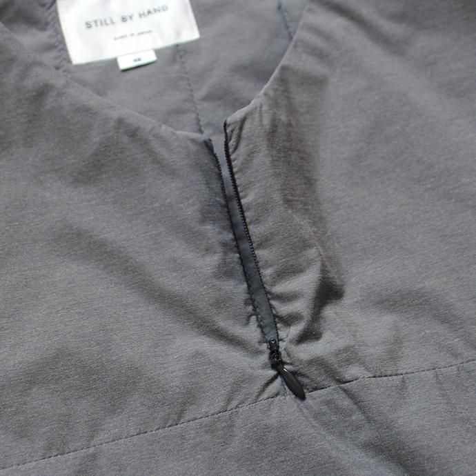 136404568 STILL BY HAND / BL0384 シンサレート中綿入り 半袖プルオーバー - Grey 02