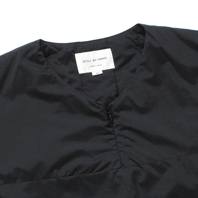 136404633 STILL BY HAND / BL0384 シンサレート中綿入り 半袖プルオーバー - Black 02