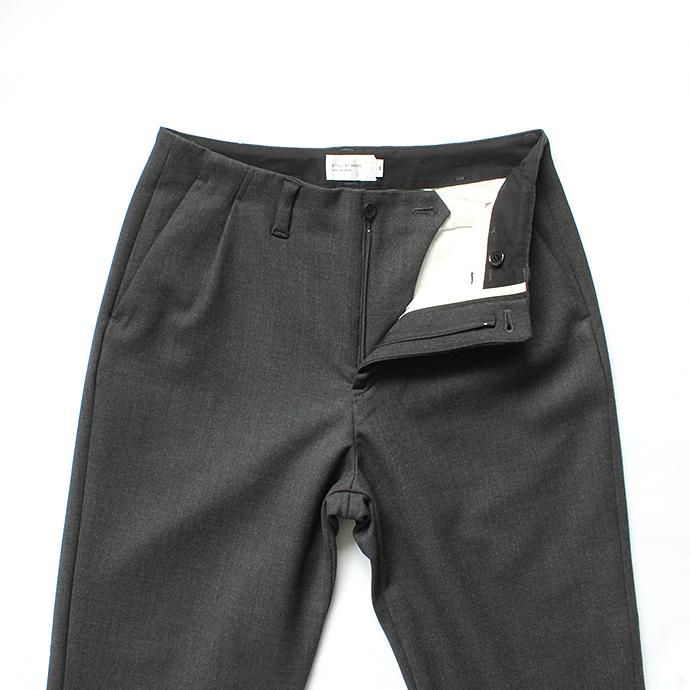 136996701 STILL BY HAND / PT0284 ウール混ダブルクロス ワンタックパンツ - Charcoal 02