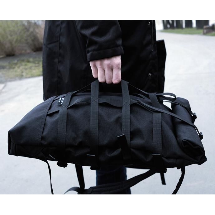 137057258 BRAASI INDUSTRY / WEBBING - 18L Black 耐水ロールトップバックパック 02