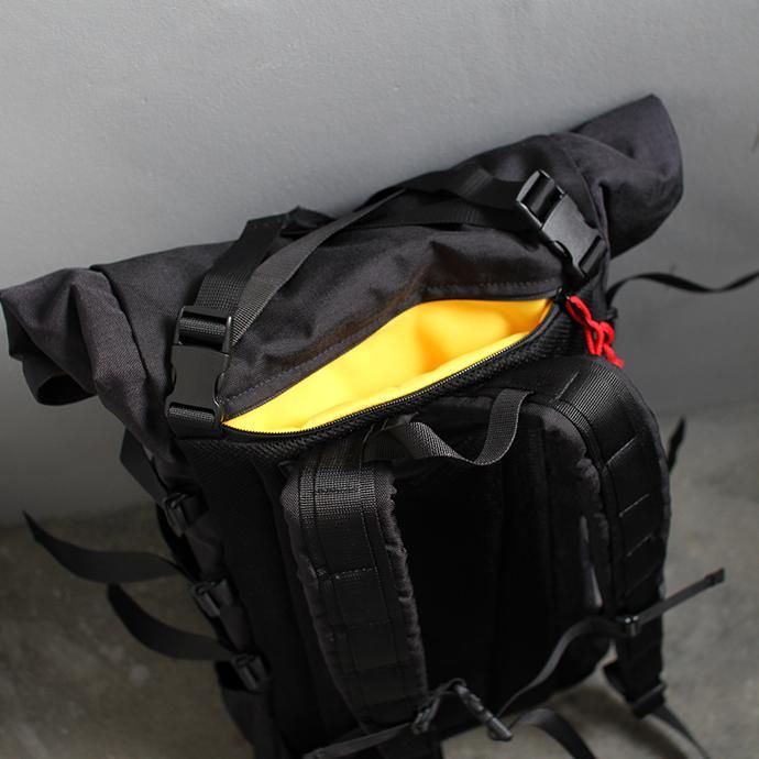 137059002 BRAASI INDUSTRY / WICKER - 28L Black 耐水ロールトップバックパック<img class='new_mark_img2' src='//img.shop-pro.jp/img/new/icons47.gif' style='border:none;display:inline;margin:0px;padding:0px;width:auto;' /> 02