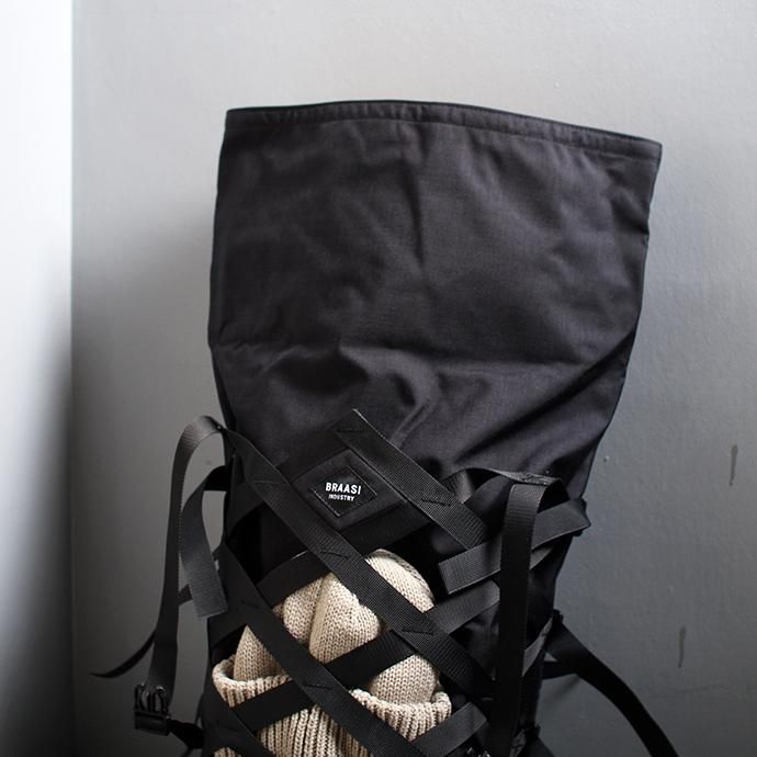 137059002 BRAASI INDUSTRY / WICKER - 28L Black 耐水ロールトップバックパック<img class='new_mark_img2' src='//img.shop-pro.jp/img/new/icons47.gif' style='border:none;display:inline;margin:0px;padding:0px;width:auto;' /> 02