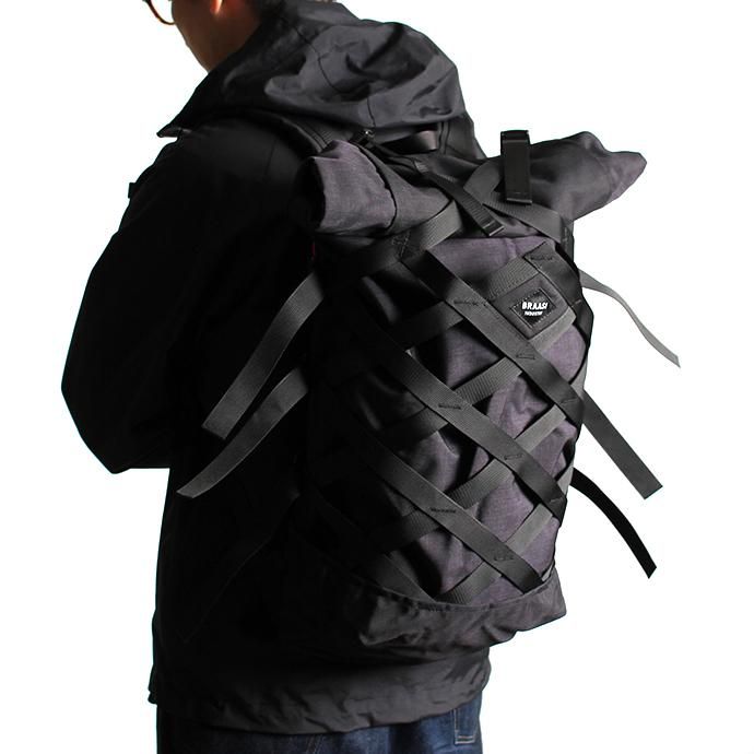 137059002 BRAASI INDUSTRY / WICKER - 28L Black 耐水ロールトップバックパック<img class='new_mark_img2' src='//img.shop-pro.jp/img/new/icons47.gif' style='border:none;display:inline;margin:0px;padding:0px;width:auto;' /> 02