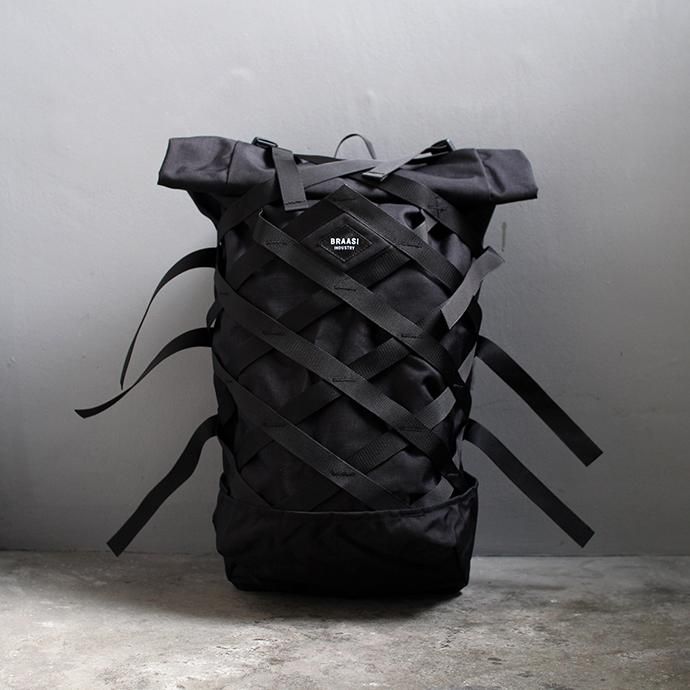 137059002 BRAASI INDUSTRY / WICKER - 28L Black 耐水ロールトップバックパック<img class='new_mark_img2' src='//img.shop-pro.jp/img/new/icons47.gif' style='border:none;display:inline;margin:0px;padding:0px;width:auto;' /> 02