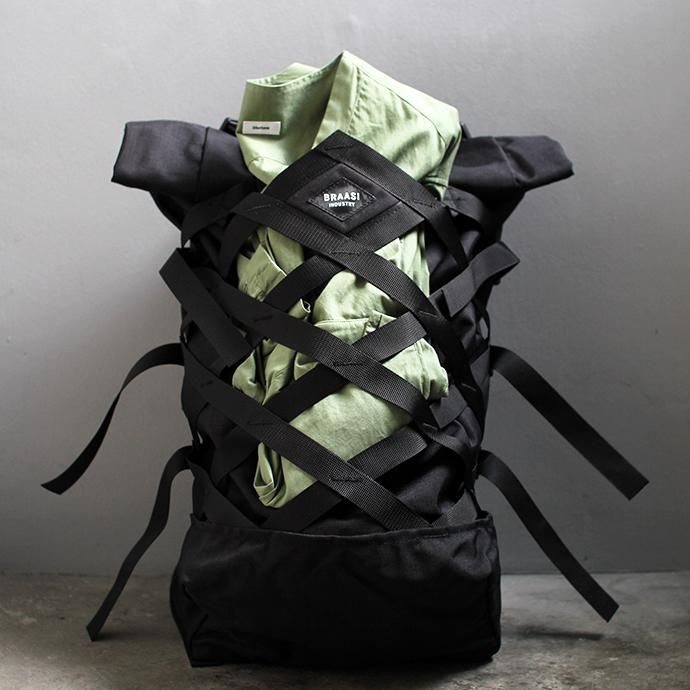 137059002 BRAASI INDUSTRY / WICKER - 28L Black 耐水ロールトップバックパック<img class='new_mark_img2' src='//img.shop-pro.jp/img/new/icons47.gif' style='border:none;display:inline;margin:0px;padding:0px;width:auto;' /> 02
