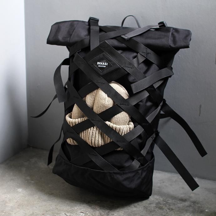 137059002 BRAASI INDUSTRY / WICKER - 28L Black 耐水ロールトップバックパック<img class='new_mark_img2' src='//img.shop-pro.jp/img/new/icons47.gif' style='border:none;display:inline;margin:0px;padding:0px;width:auto;' /> 02