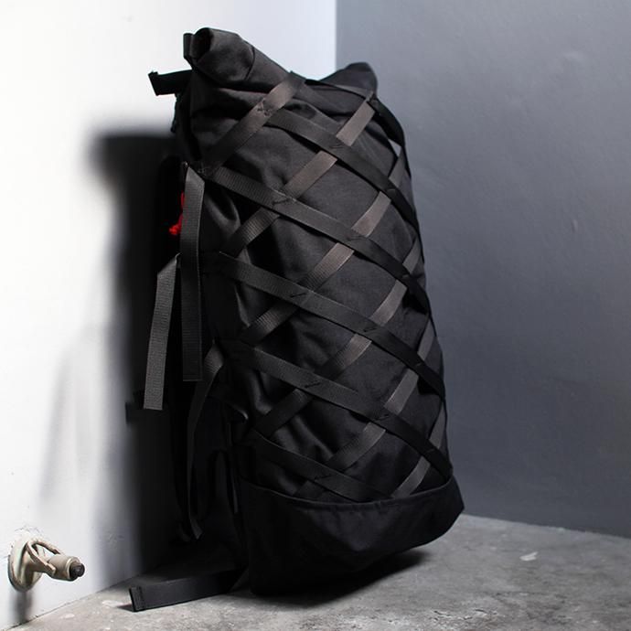 137060827 BRAASI INDUSTRY / EVO II - 30L Black 耐水ロールトップバックパック 02