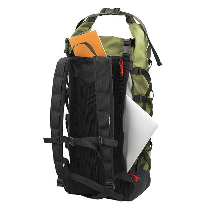 137060827 BRAASI INDUSTRY / EVO II - 30L Black 耐水ロールトップバックパック 02