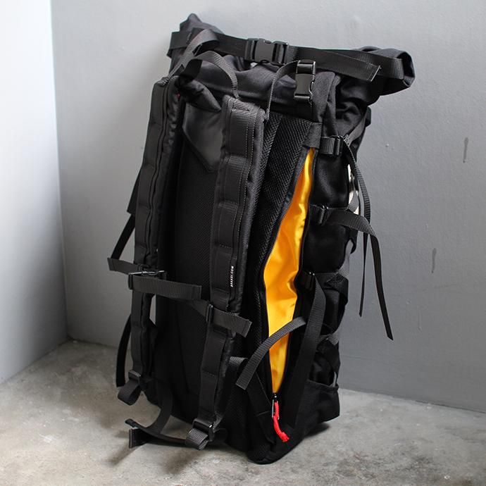 137060827 BRAASI INDUSTRY / EVO II - 30L Black 耐水ロールトップバックパック 02