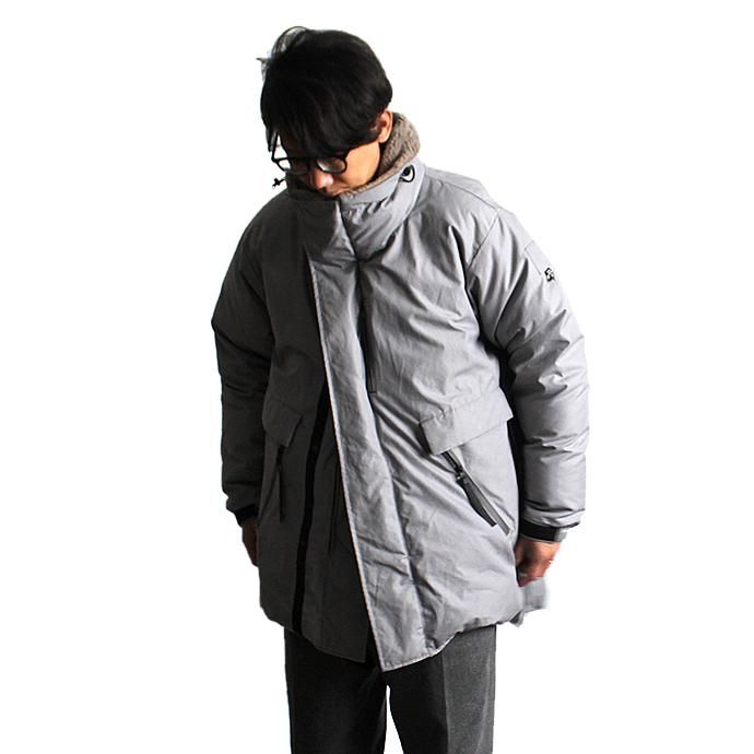138299657 WISLOM / KARIM スタンドカラー ダウンコート - THEOBROMA アッシュグレー 18-10113M 02