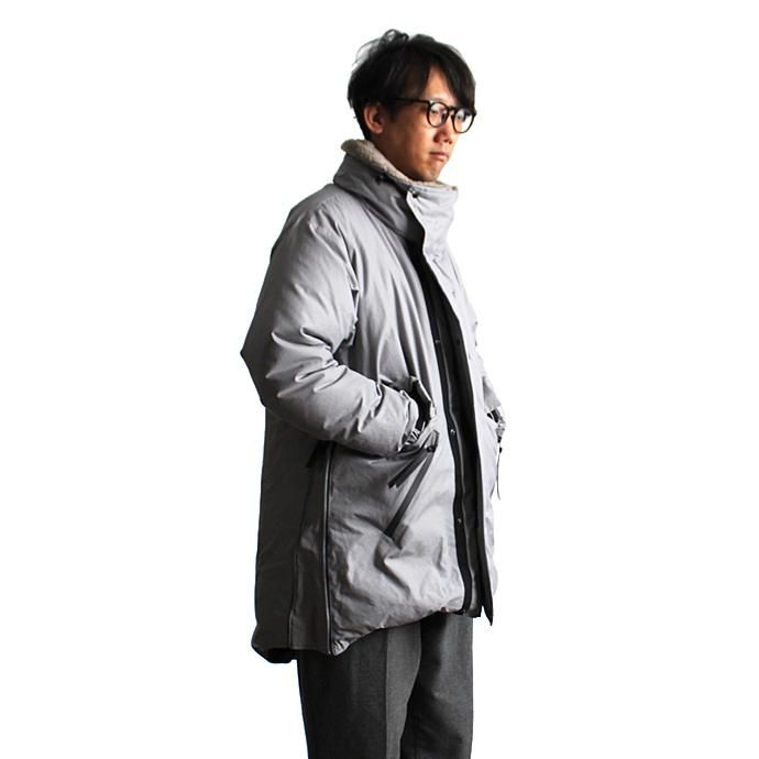 138299657 WISLOM / KARIM スタンドカラー ダウンコート - THEOBROMA アッシュグレー 18-10113M 02