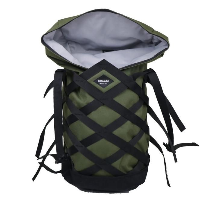 137059002 BRAASI INDUSTRY / WICKER - 28L Khaki 耐水ロールトップバックパック 02