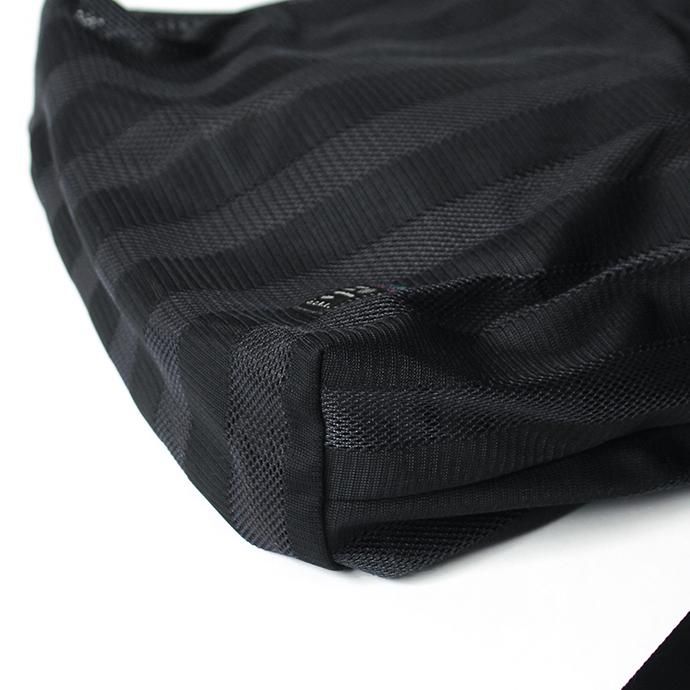 142984110 O-(オー)/ COLOR LINES BAG L メッシュショルダーバッグ 19S-18 - Black/Black 02