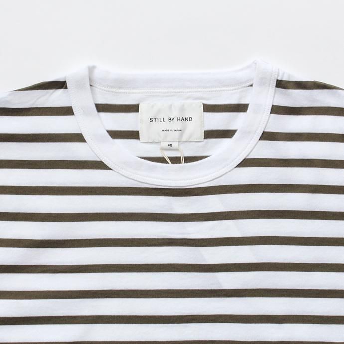 142995512 STILL BY HAND / CS0292 ボーダー ポケットTシャツ - White/Olive 02
