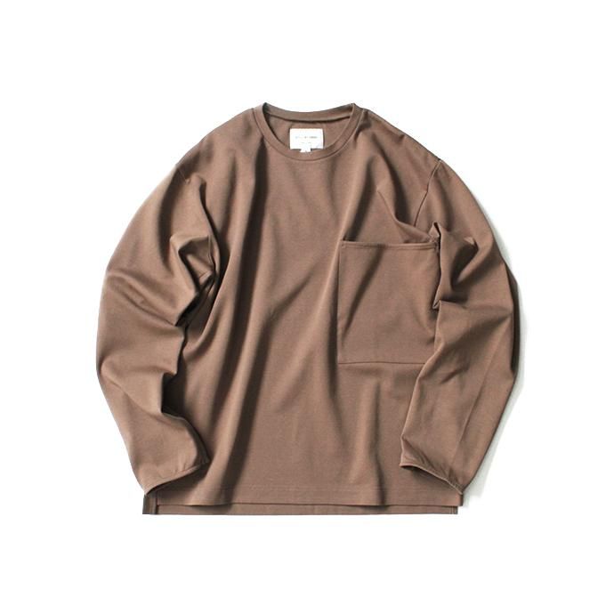 144965318 STILL BY HAND / CS0193 ラージポケットロングスリーブTシャツ - Beige<img class='new_mark_img2' src='//img.shop-pro.jp/img/new/icons47.gif' style='border:none;display:inline;margin:0px;padding:0px;width:auto;' /> 01