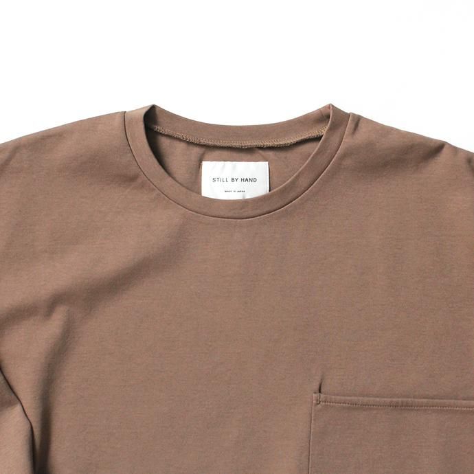 144965318 STILL BY HAND / CS0193 ラージポケットロングスリーブTシャツ - Beige<img class='new_mark_img2' src='//img.shop-pro.jp/img/new/icons47.gif' style='border:none;display:inline;margin:0px;padding:0px;width:auto;' /> 02