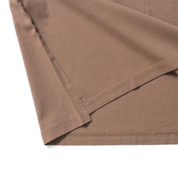 144965318 STILL BY HAND / CS0193 ラージポケットロングスリーブTシャツ - Beige<img class='new_mark_img2' src='//img.shop-pro.jp/img/new/icons47.gif' style='border:none;display:inline;margin:0px;padding:0px;width:auto;' /> 02
