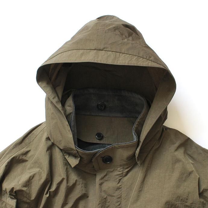 145284499 STILL BY HAND / CO0493 ライナー付きナイロンフーデッドコート - Olive 02
