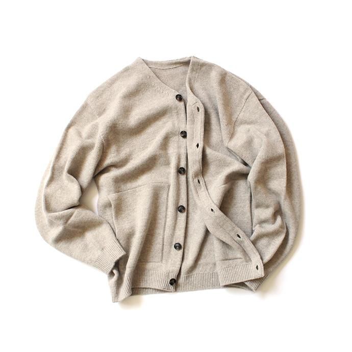 145652872 crepuscule / wholegarment V/N cardigan 1903-009 Beige ホールガーメントVネックカーディガン ベージュ<img class='new_mark_img2' src='//img.shop-pro.jp/img/new/icons47.gif' style='border:none;display:inline;margin:0px;padding:0px;width:auto;' /> 02