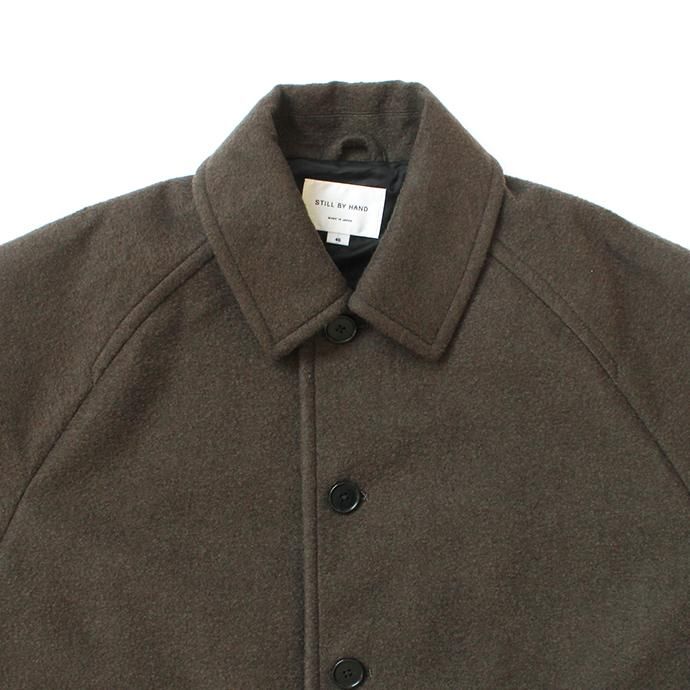 146085086 STILL BY HAND / CO0593 ボンディング素材 ステンカラーコート - Khaki 02