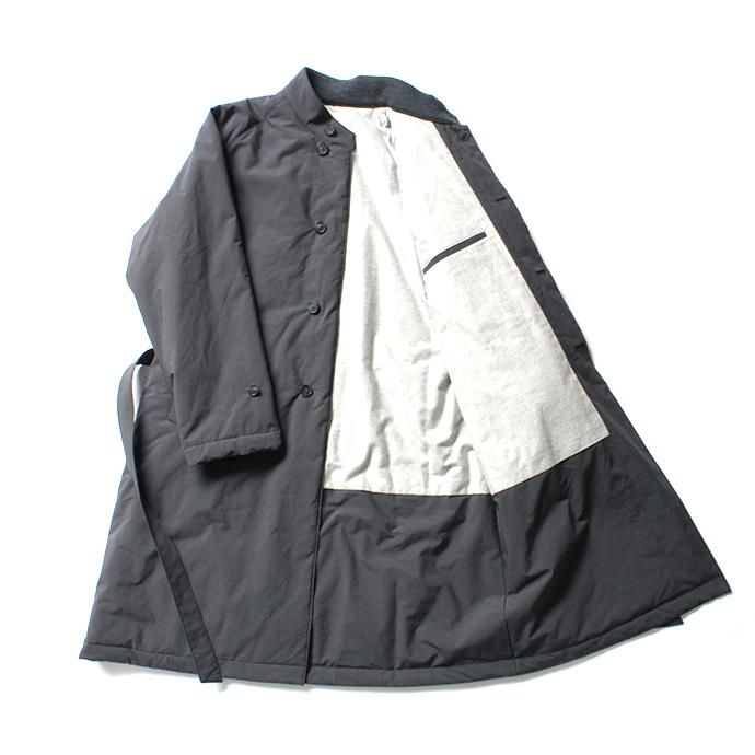 146550202 STILL BY HAND / CO0194 シンサレート中綿入りスタンドカラーコート - Charcoal 02