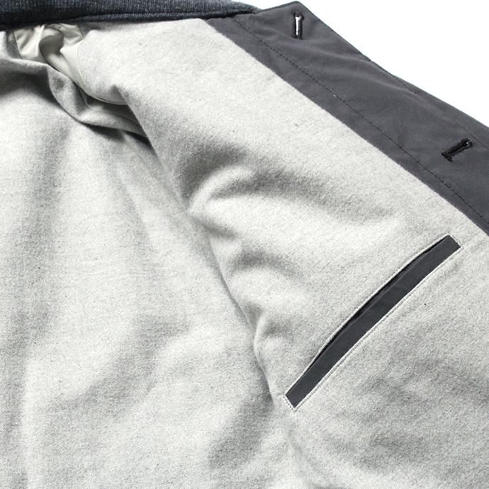146550202 STILL BY HAND / CO0194 シンサレート中綿入りスタンドカラーコート - Charcoal 02