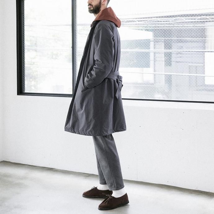 146550202 STILL BY HAND / CO0194 シンサレート中綿入りスタンドカラーコート - Charcoal 02