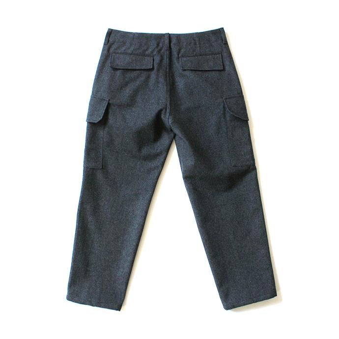 146844957 STILL BY HAND / PT0594 ウールカーゴパンツ - Charcoal<img class='new_mark_img2' src='//img.shop-pro.jp/img/new/icons47.gif' style='border:none;display:inline;margin:0px;padding:0px;width:auto;' /> 02